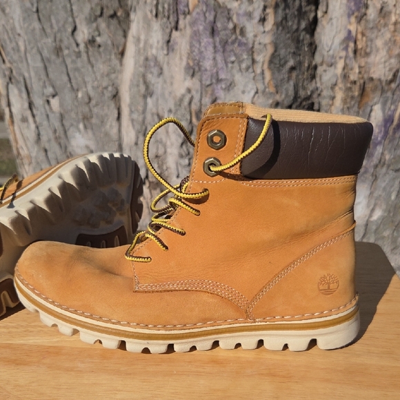 Timberland Wheat/Tan Leather Work Boots with Dark Brown Collar - Picture 3 of 8